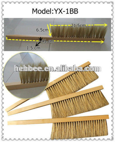 Beekeeping bee brush with bristle and horse tail material