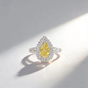 Colgante de anillo convertible de diamantes de laboratorio de pera amarilla IGI