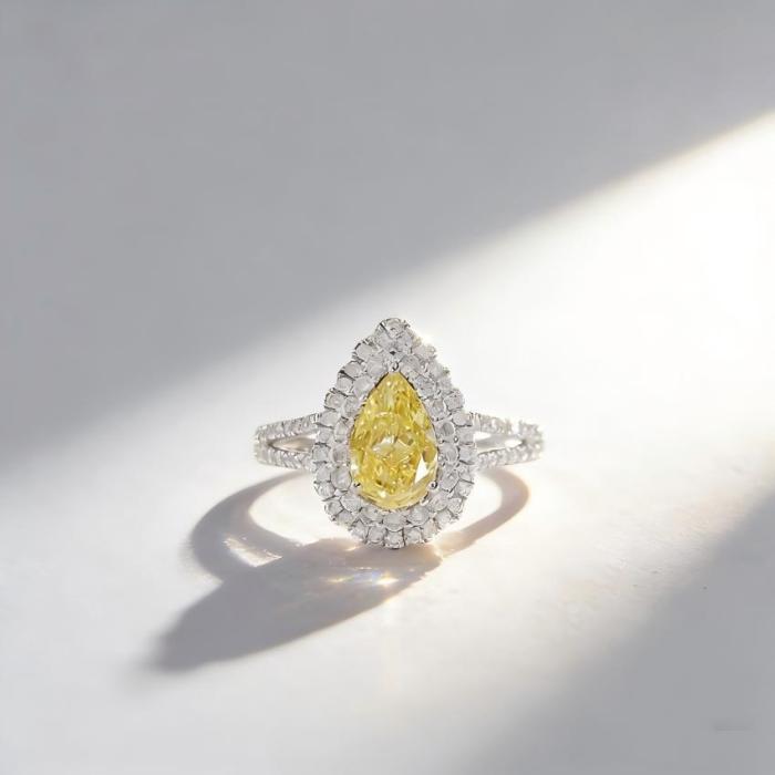 Colgante de anillo convertible de diamantes de laboratorio de pera amarilla IGI