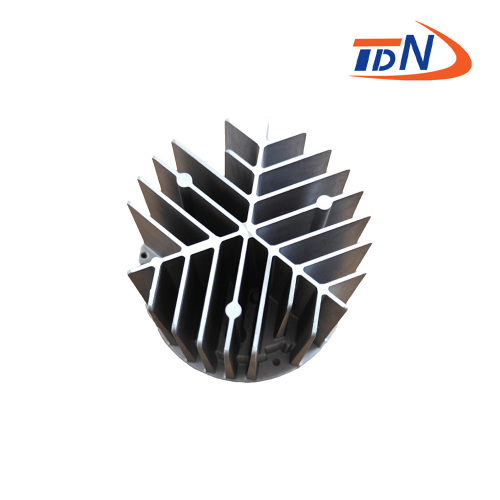 Dissipador de calor LED com aleta de pino radial