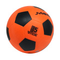 Leuchten leuchten im dunklen Fußballkugel