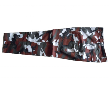 Pantalones de camuflaje - ropa de moda al aire libre