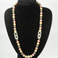 Long collier de perles en vrac