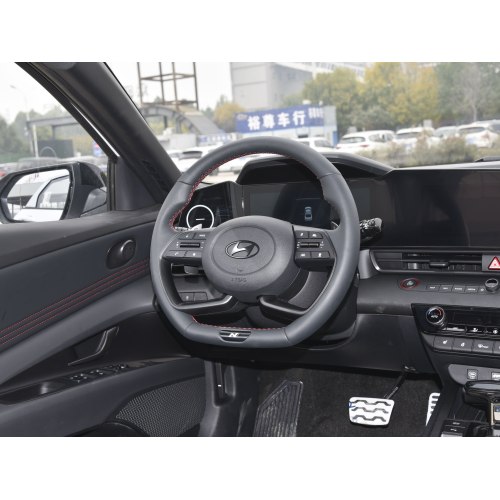 Noul Hyundai Elantra 1.5L AWD cu scaune din piele