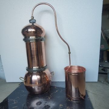 CopperDecorations: Elegant Metal Accents for Your Home
