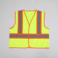Colete uniforme reflexivo em verde para segurança no trabalho