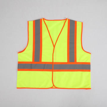 Colete uniforme reflexivo em verde para segurança no trabalho