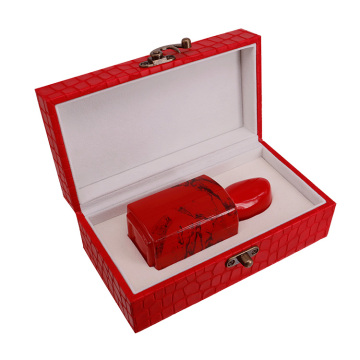 Confezione regalo con confezione di olio profumato in pelle rossa Flip