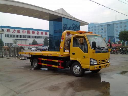 ISUZU 4 x 2 flatbed caravan