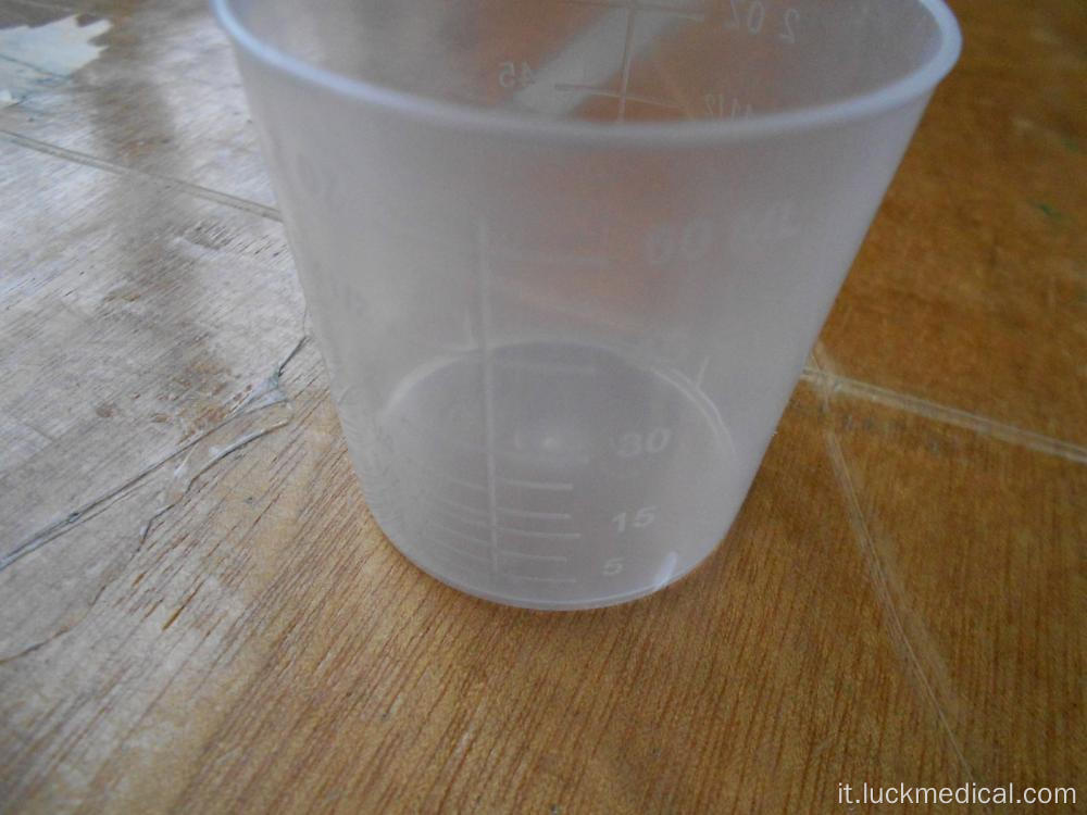 Plastica usa e getta che misura una tazza di medicina da 60 ml