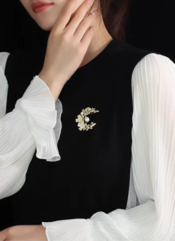 Laurel cherry blossom brooch