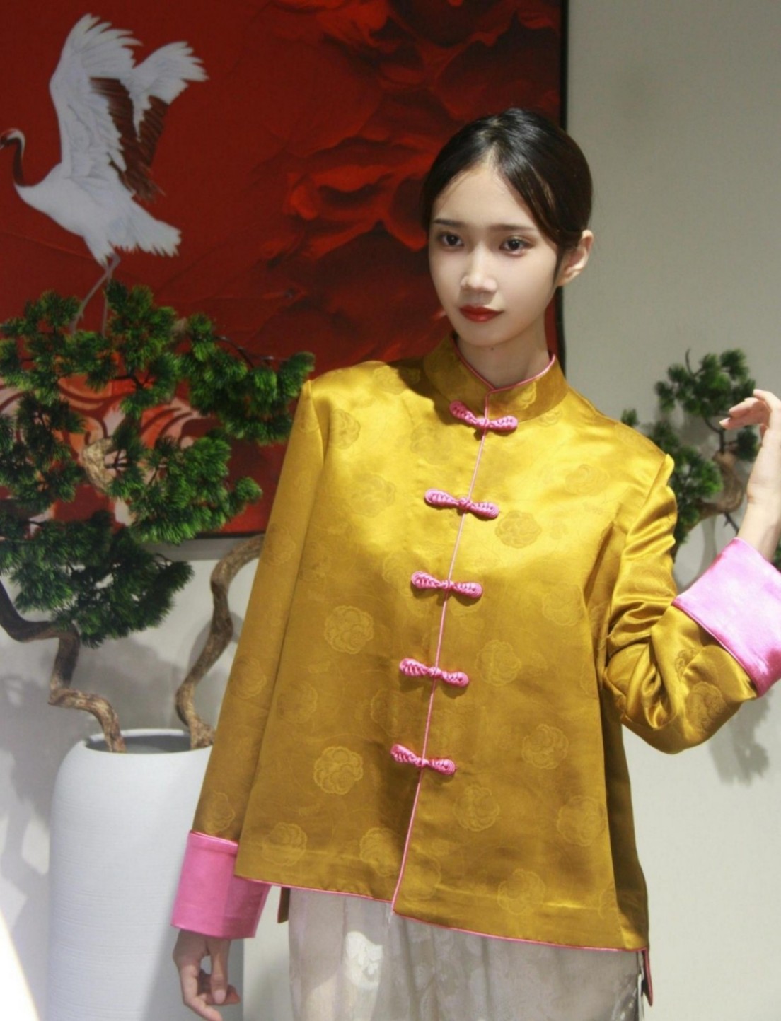 Topas de mujer amarilla brillante