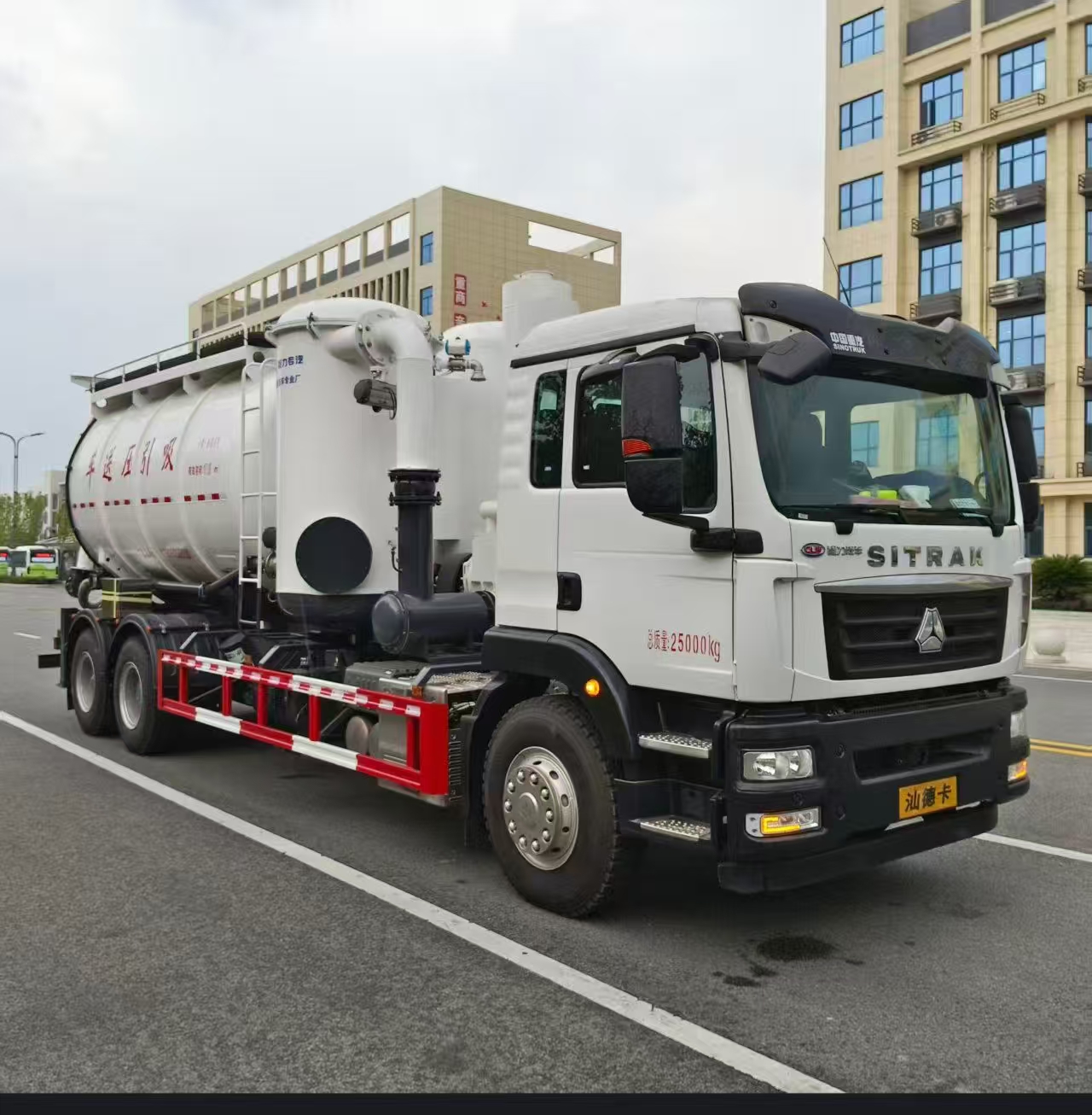 Reliable Sewage Suction Vacuum Truck Model