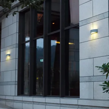 E27 Outdoor Wall Light 5581