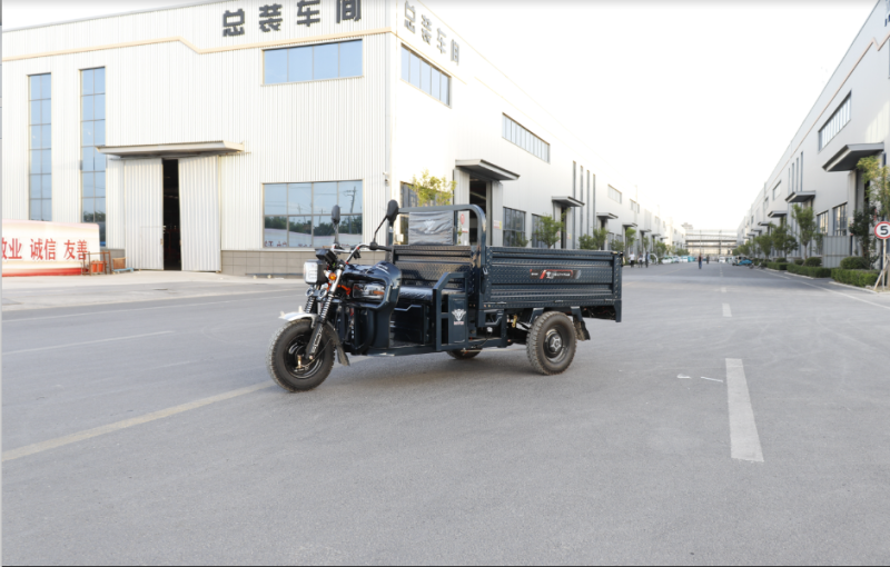 Agricultural tricycleCargo carrying and manned tricycle