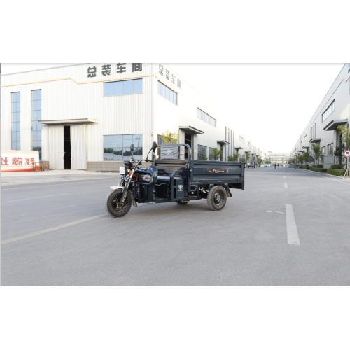 Agricultural tricycleCargo carrying and manned tricycle