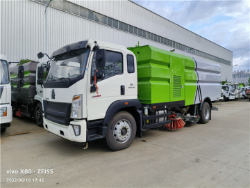 10m3 HOWO Vacuum Road Sweeper Truck