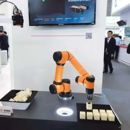 AUBO i3 Collaborative Robot with 6-Axis Arm for Pick and Place Tasks