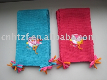 knitted child scarf with applique embroidery