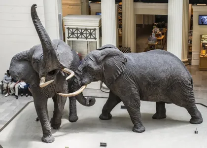 Life size metal bronze mother elephant and baby elephant sculpture