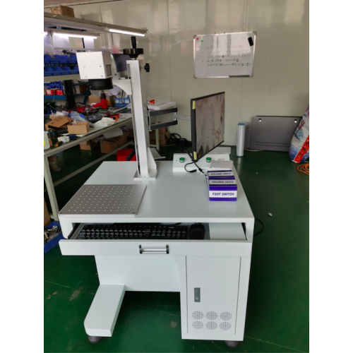 Hand-held integrated laser welding machine