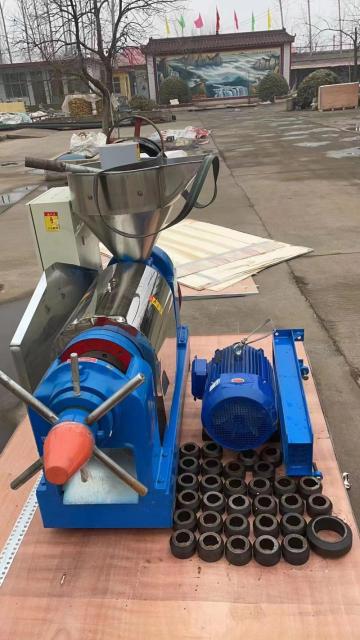 Small oil press machine for the home using