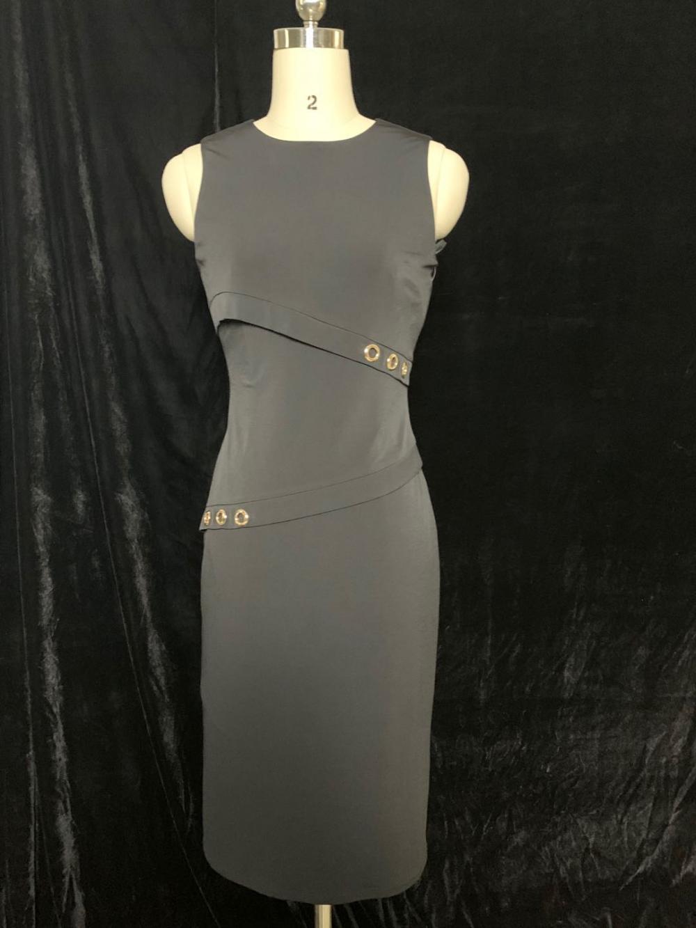 A Slim Skirt With Metal Loops For Women