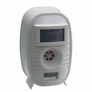 Automatic Ultrasonic Mouse Repeller, Repels Rat, Cockroaches, Mosquitoes, Crickets, Moths and Ants