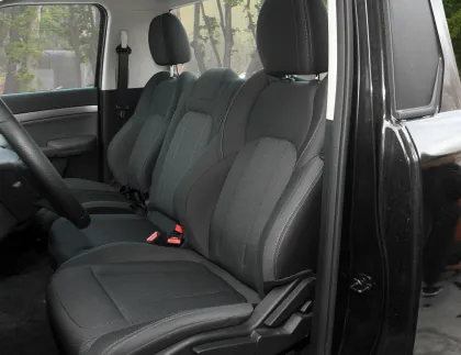 Promotional Dongfeng 4x4 Pickup Truck with Cummins 320hp Engine