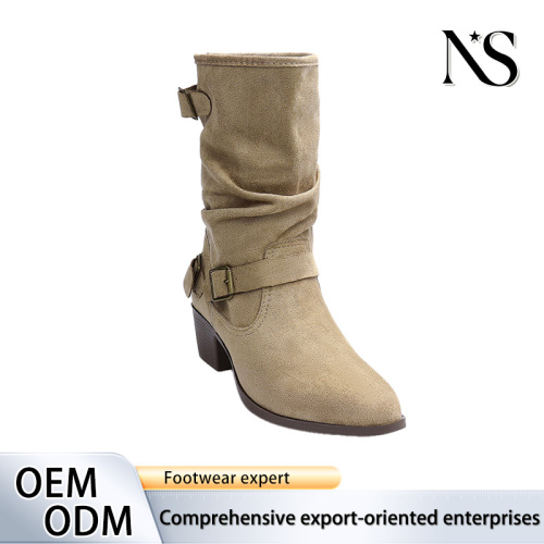 Botas a media pierna de ante fruncidas en beige de Lazy Bohemian