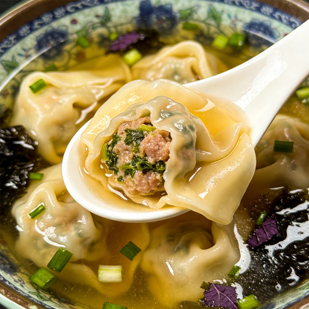 Вкусные кустарные вонтоны из свинины с сельдереем ручной работы