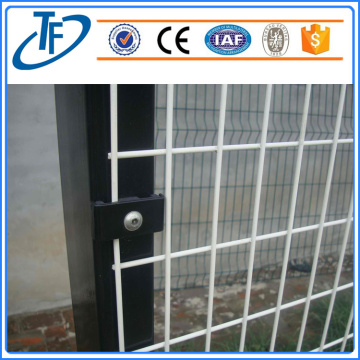 Polyester powder coated welded wire mesh fence