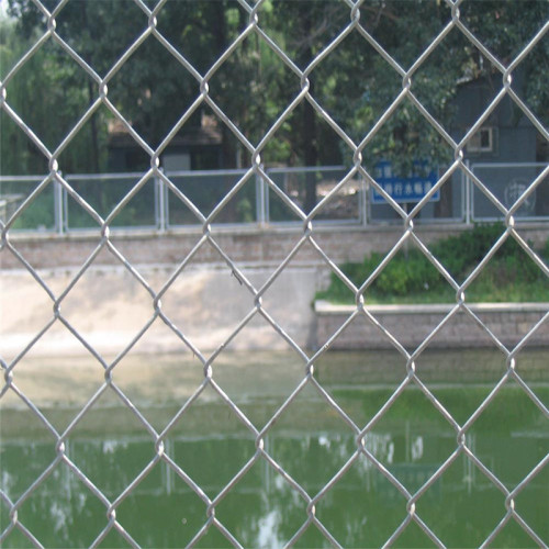 chain link fence weave 6'x10'