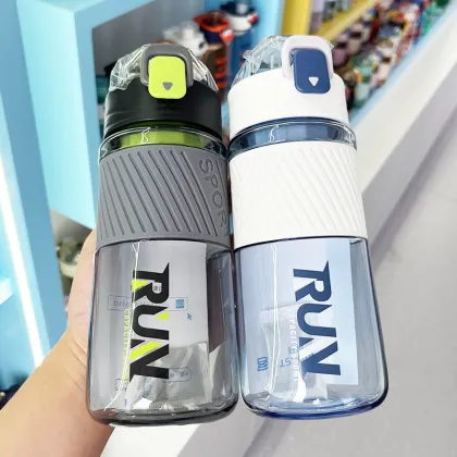 Outdoor sports water bottle with silicone cover 600ml
