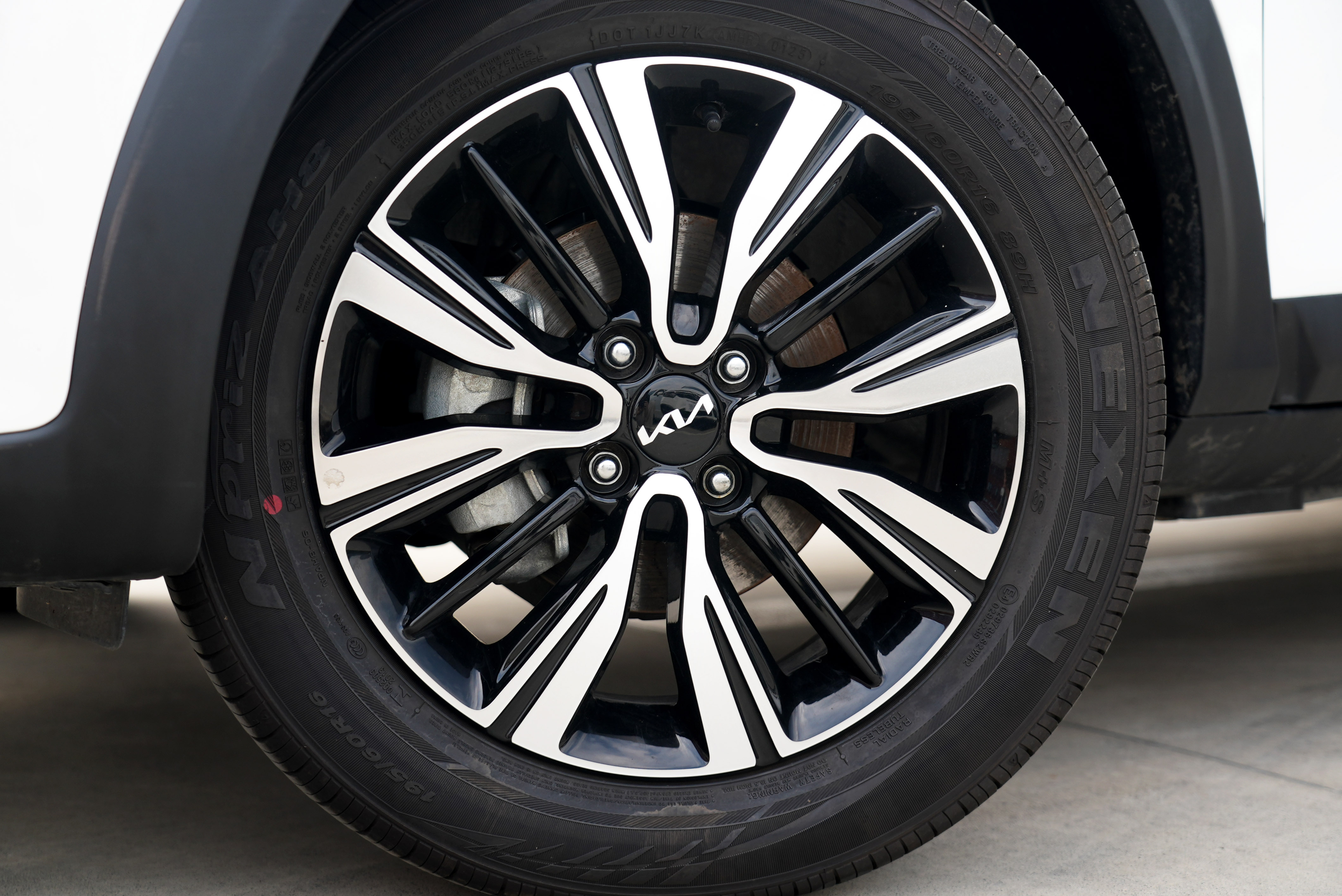 2021 used car SUV KIA KX1