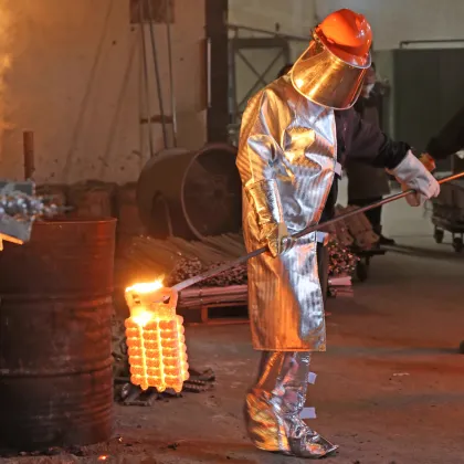 Thermal radiation protective clothing