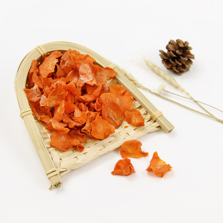 Dehydrated carrot slices for dogs