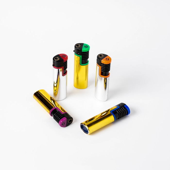 Isqueiro com caixa de metal em bloco colorido