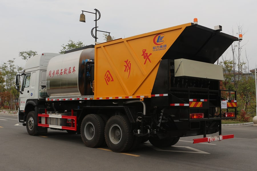 Chip Sealing Tank Truck 2