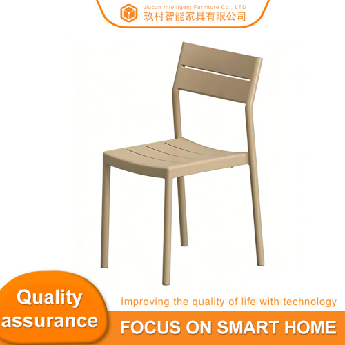 Chaise de salle à manger extérieure en plastique