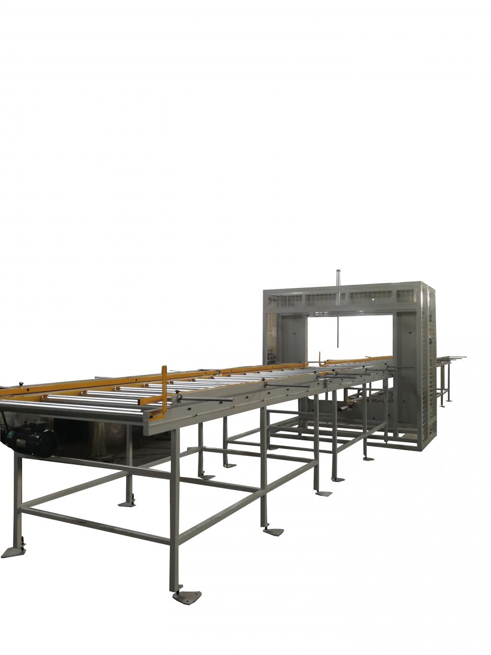 Horizontal prestretch wrapping machine