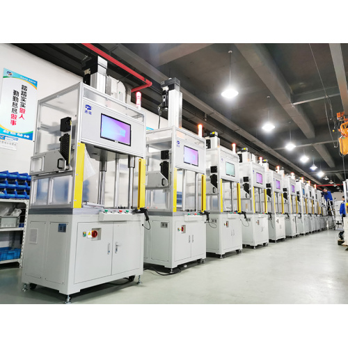 Аўтамабільная вадзяная помпа зборку націскаюць машыну