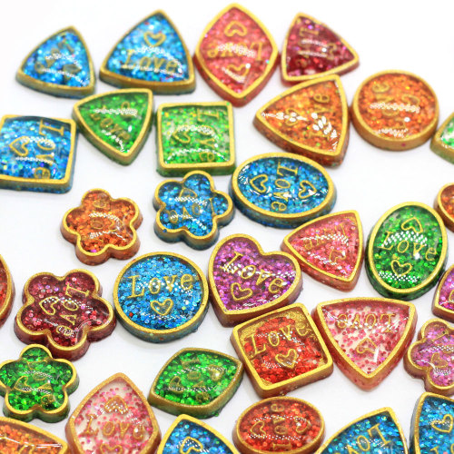 100 unids / lote mezcla de resina de dibujos animados DIY LOVE lentejuelas corazón redondo triángulo de diamante para decoración de fiesta de eventos accesorios de joyería para niñas