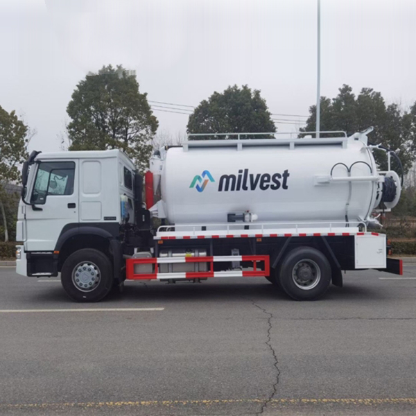 HOWO 4x2 8cbm Professional Sewage Cleaning Truck