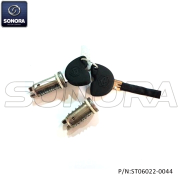 Piaggio lock set 5735125(P/N:ST06022-0044) top quality