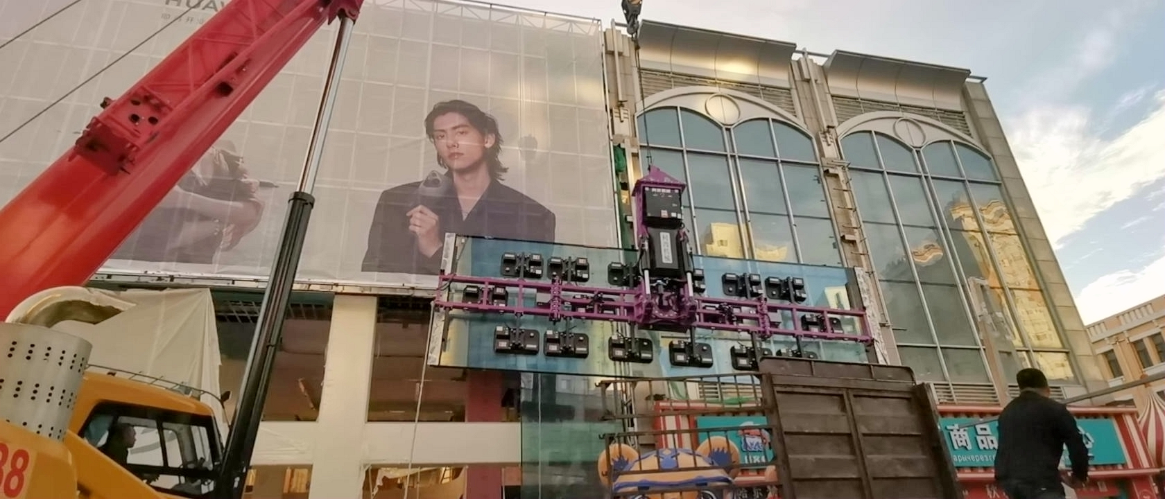 Glass Facade Installation with RDS 10T Glass Vacuum Lifter on Harbin's Central Street1