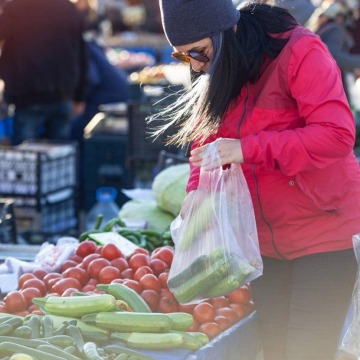 Важкий продуктовий супермаркет з друкованими футботними сумками, що підтримуються