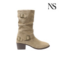 Botas a media pierna de ante fruncidas en beige de Lazy Bohemian