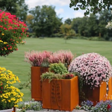 Pots de fleurs en acier