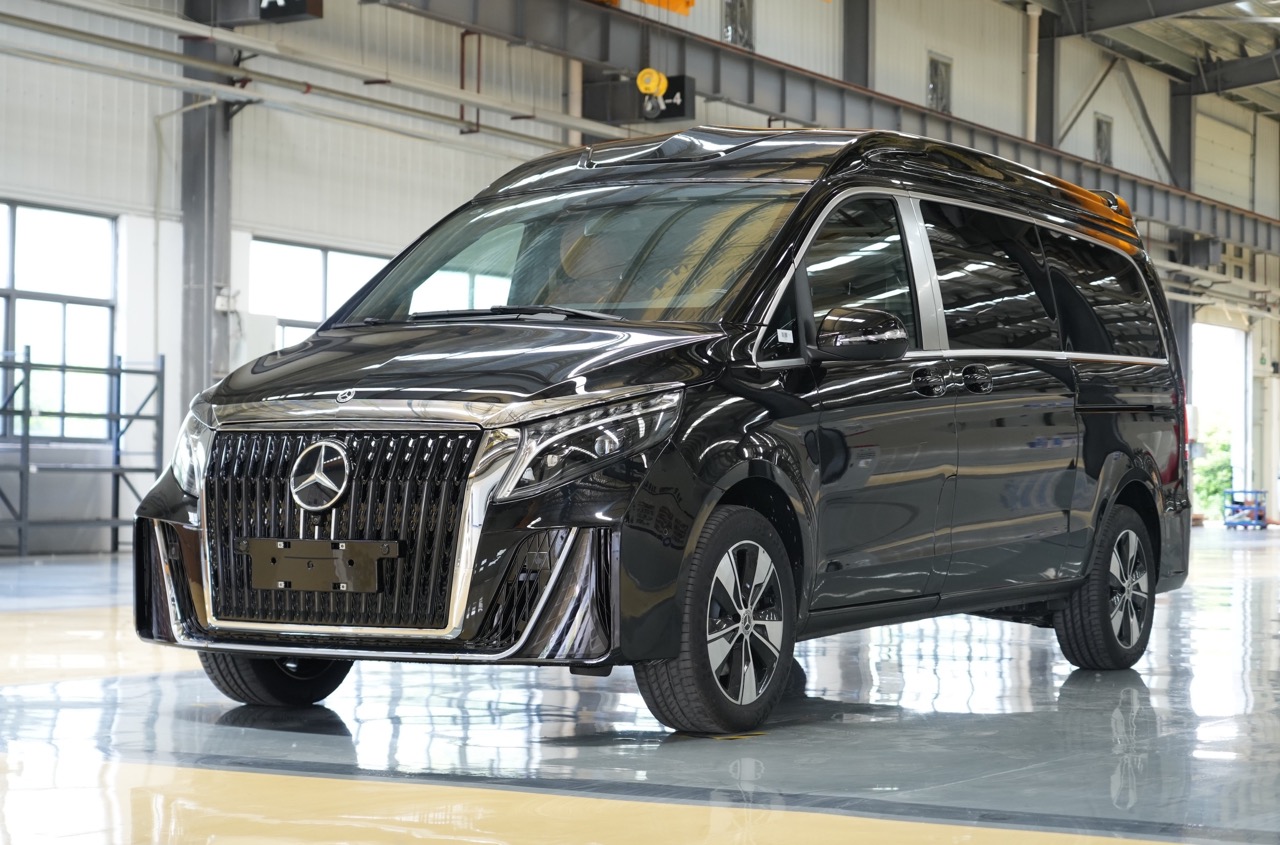 豪华梅赛德斯奔驰V260L MPV